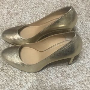 Michael Kors gold pump!